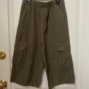 Olive green pull up light weight cargo shorts